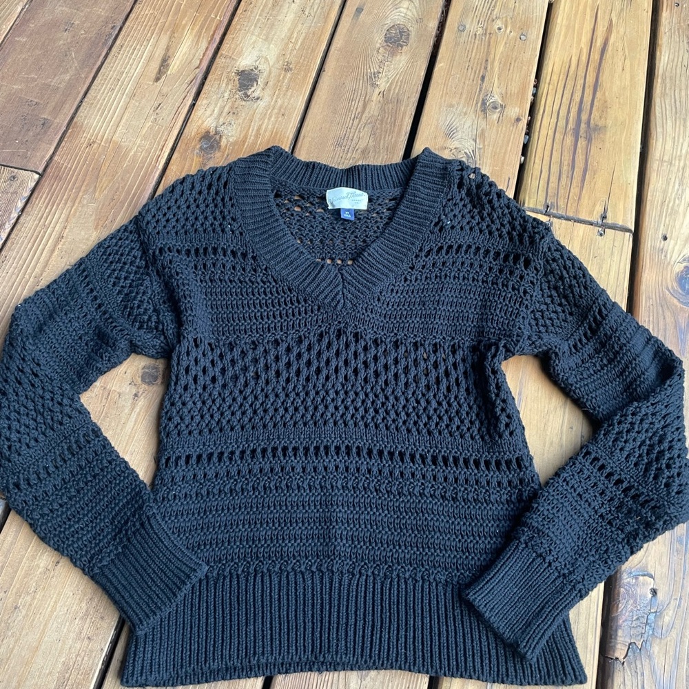 Universal Thread Black V-Neck Sweater